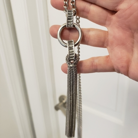 Jennifer Lopez Silvertone Statement Fashion Jewelry Necklace, Tassle - Picture 7 of 8